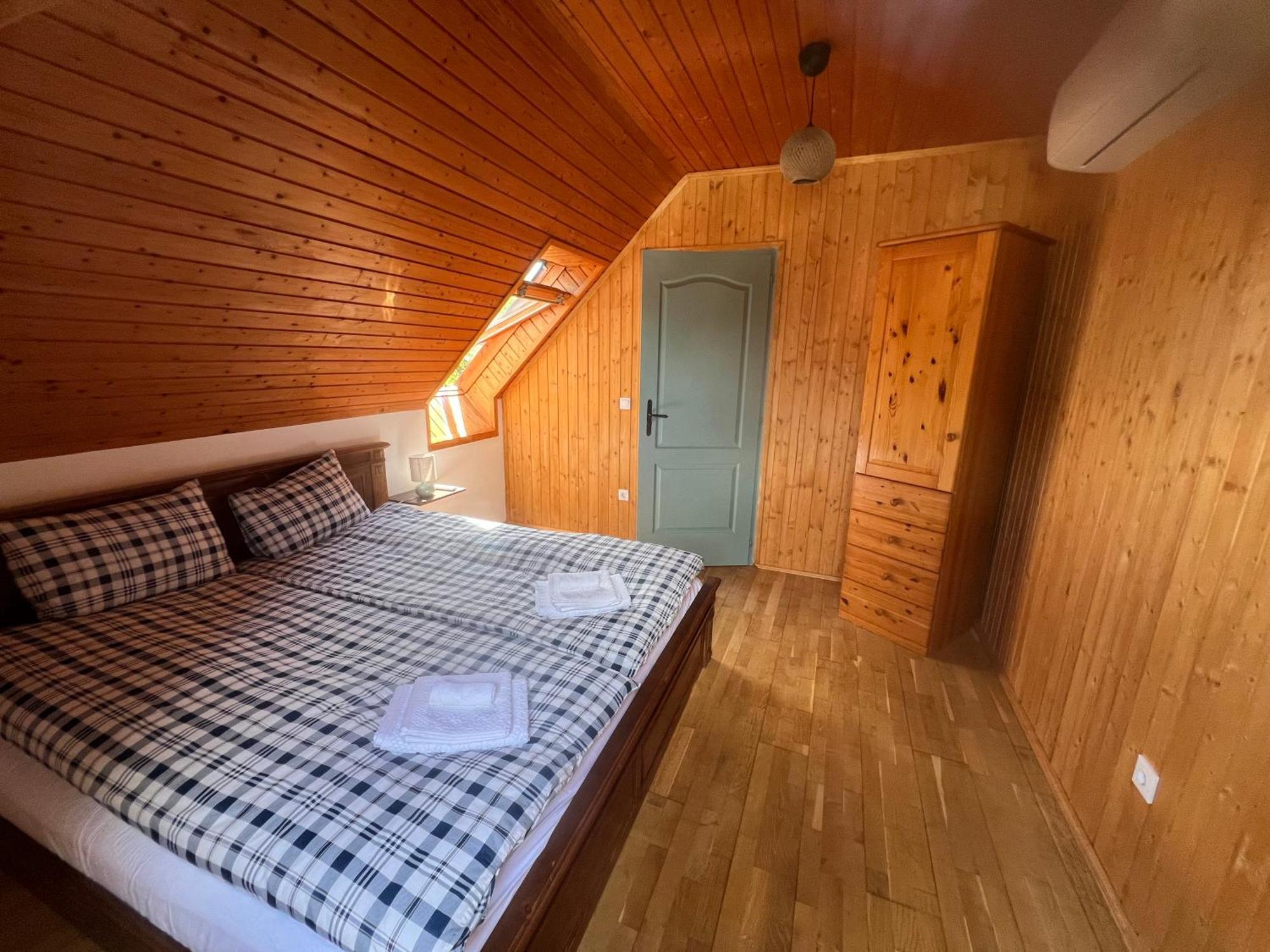 Hotel Bor Es Kenyer Hegymagas Esterno foto